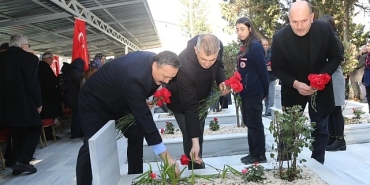 1-mart-uskudar-vapur-faciasinda-sehit-olan-392-kisi-buyuk-felaketin-67-yilinda-golcukte-duzenlenen-anma-toreninde-bir-kez-daha-huzunle-yad-edildi.jpg