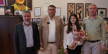 23-nisanda-baskanlik-koltugu-gelecegin-liderine-emanet.jpg
