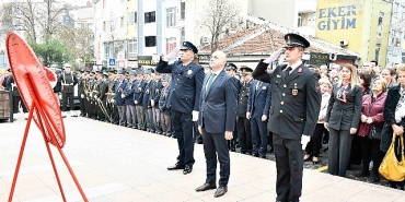 29-ekim-cumhuriyet-bayrami-celenk-sunma-toreni-gerceklestirildi.jpg