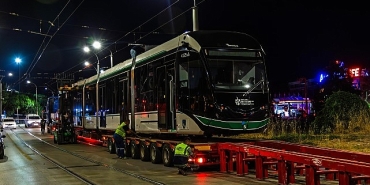 7-tramvay-da-raylarla-bulustu.jpg