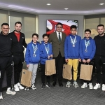 aliaganin-sampiyon-genclerinden-baskan-serkan-acara-ziyaret.jpg