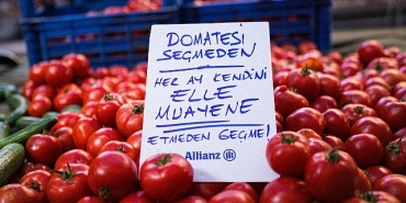 allianzdan-meme-kanseri-farkindalik-ayina-ozel-proje-pazarda-elle-muayene.jpg