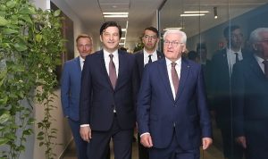 almanya-cumhurbaskani-frank-walter-steinmeier-dhl-express-turkiyenin-istanbul-havalimanindaki-operasyon-merkezini-ziyaret-etti-Q6PurJED.jpg