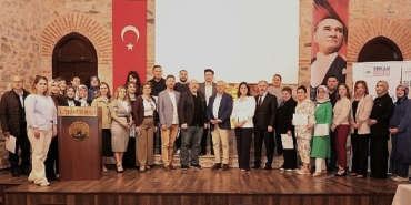 ana-baba-okulu-programini-tamamlayanlar-sertifikalarini-aldi.jpg