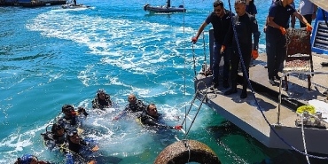 antalya-buyuksehir-belediyesinden-kaleici-yat-limaninda-deniz-dip-temizligi.jpg