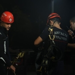 antalya-itfaiyesinden-nefes-kesen-kurtarma-operasyonuna-destek.jpg