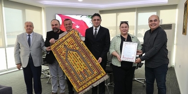asirlik-motifleri-yasatan-tarihi-helvaci-kilimi-cografi-isaret-belgesi-aldi.jpg