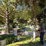 ayvalikta-mezarliklar-bayram-ziyaretlerine-hazirlandi.jpg