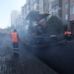 bakirkoy-belediyesi-50-ton-asfalt-serimi-gerceklestirdi.jpg
