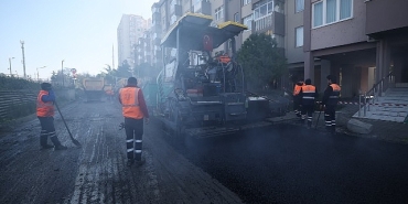 bakirkoy-belediyesi-50-ton-asfalt-serimi-gerceklestirdi.jpg