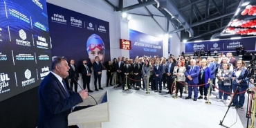 bakirkoy-belediyesi-yuzme-havuzu-yenilenen-yuzuyle-acildi.jpg