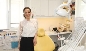 bakteri-uremesinin-onune-geciyor-tedavi-suresi-kisaliyor-cocuk-dis-tedavisinde-lazer-donemi-MD2TWzwD.jpg
