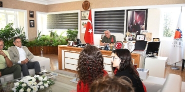 basarilarini-baskan-topaloglu-ile-paylastilar.jpg
