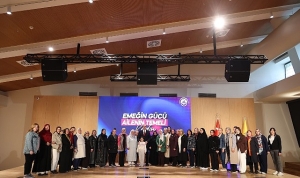 baskan-altay-aile-yili-kapsaminda-ilcelerden-gelen-kadinlarla-bulustu.jpg
