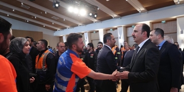 baskan-altay-buyuksehir-ve-koski-personeliyle-bayramlasti.jpg
