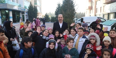 baskan-altay-cocuklarin-sivlilik-coskusuna-ortak-oldu.jpg