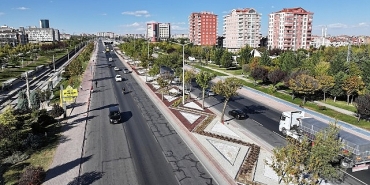baskan-altay-istanbul-yolunda-yaptigimiz-kurakcil-peyzaj-duzenlemesi-ile-su-ve-enerji-tasarrufu-saglayacagiz.jpg