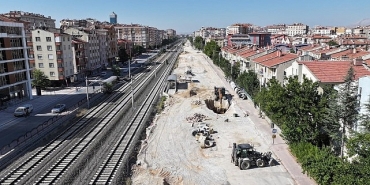 baskan-altay-konya-tarihinin-en-onemli-ulasim-yatirimlarindan-konyaray-banliyo-hattinda-calismalar-yariyi-gecti.jpg