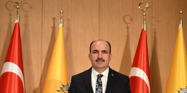 baskan-altay-umre-odullu-siyer-bilgi-yarismamizi-kazanan-100-ogrencimiz-anne-babalariyla-kutsal-topraklara-gitmeye-hak-kazandi.jpg