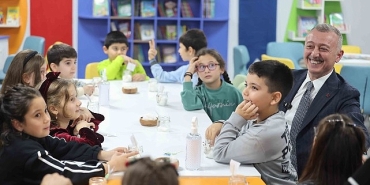 baskan-buyukakin-eseri-olmayanin-yerinde-yeller-eser.jpg
