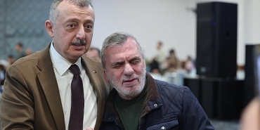 baskan-buyukakinin-pazarci-esnafiyla-yaptigi-iftara-yogun-katilim.jpg