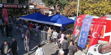 baskan-cercioglu-ata-tohumlarindan-uretilen-fideleri-bozdoganda-vatandaslarla-bulusturdu.jpg