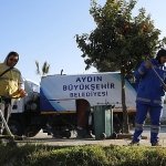 baskan-cercioglu-kusadasi-ve-sokede-yasayan-vatandaslara-hizmet-ulastirmaya-devam-ediyor.jpg