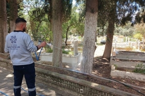 baskan-cercioglundan-mezarliklarda-kurban-bayrami-oncesi-temizlik-calismasi.jpg