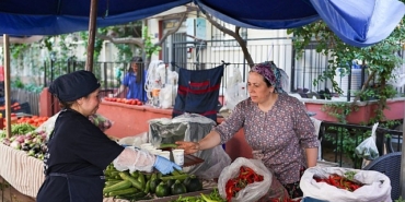 baskan-cercioglundan-pazarci-esnaflari-ve-vatandaslara-limonata-ikrami.jpg