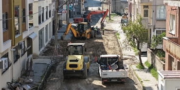 baskan-cercioglundan-sokede-yol-yenileme-calismasi.jpg