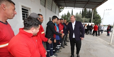 baskan-cicekten-bayram-kutlamasi.jpg