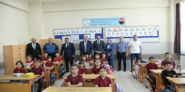 baskan-cirpanoglu-ogrencilerin-karne-sevincini-paylasti.jpg