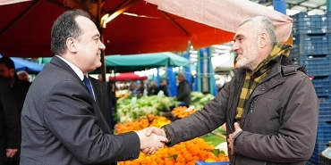baskan-dutlulu-persembe-pazarinda-esnafla-bir-araya-geldi.jpg