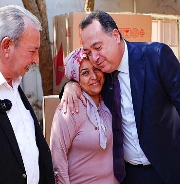 baskan-dutlulu-selden-etkilenen-vatandaslari-ziyaret-etti.jpg