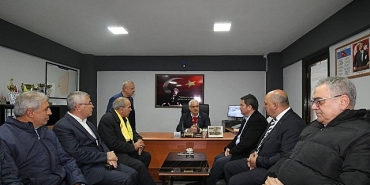 baskan-erkan-aydin-istiklal-mahallesinde-vatandaslarla-bulustu.jpg