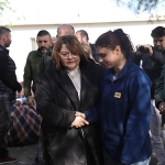 baskan-gencaydan-evi-yanan-aileye-yardim-eli.jpg