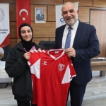 baskan-ibrahim-sandikci-ogrencilere-bulustu.jpg