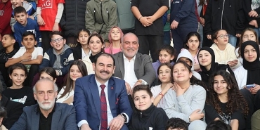 baskan-ibrahim-sandikci-ogrencilerin-iftar-heyecanina-ortak-oldu.jpg