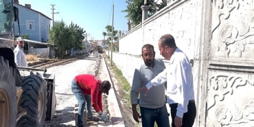 baskan-mehmet-aydin-mahallelerde-devam-eden-calismalari-yerinde-inceledi.jpg