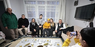 baskan-mutlu-iftar-sofrasina-konuk-oldu.jpg