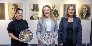 baskan-mutlu-ogretmenlerle-bulustu-basarimizda-rolunuz-buyuk.jpg