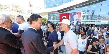 baskan-onal-personeliyle-bayramlasti-bu-kenti-sizlerin-emegiyle-guzellestiriyoruz.jpg