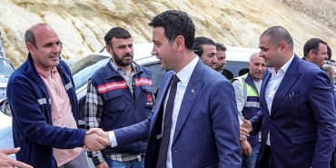 baskan-onal-santiyede-iscilerle-bulustu.jpg