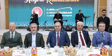 baskan-ozarslan-dogu-karadenizlilerle-iftar-sofrasinda-bulustu.jpg