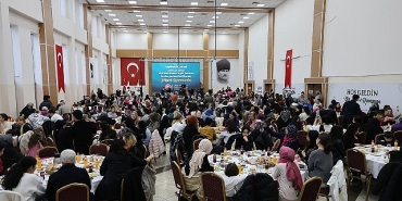 baskan-ozarslan-ve-esi-filiz-ozarslan-kadinlarla-iftar-sofrasinda-bulustu.jpg