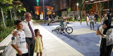 baskan-ozgokcen-pekyatirmaci-ve-bagci-sefikcan-parkinda-vatandaslarla-bir-araya-geldi.jpg