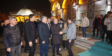 baskan-pekyatirmaci-vatandaslarin-kandil-bereketine-ortak-oldu.jpg