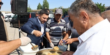 baskan-rasim-ari-sehrin-her-noktasinda-vatandaslarla-bir-arada.jpg