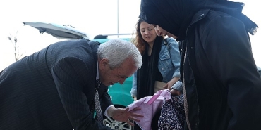 baskan-sadi-ozdemir-anne-taksinin-direksiyonuna-gecti.jpg