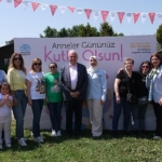 baskan-sadi-ozdemir-anneler-gununu-bizim-ev-katilimcilariyla-kutladi.jpg